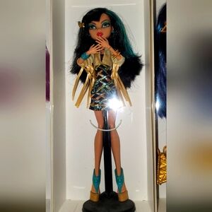 MONSTER HIGH DOLL